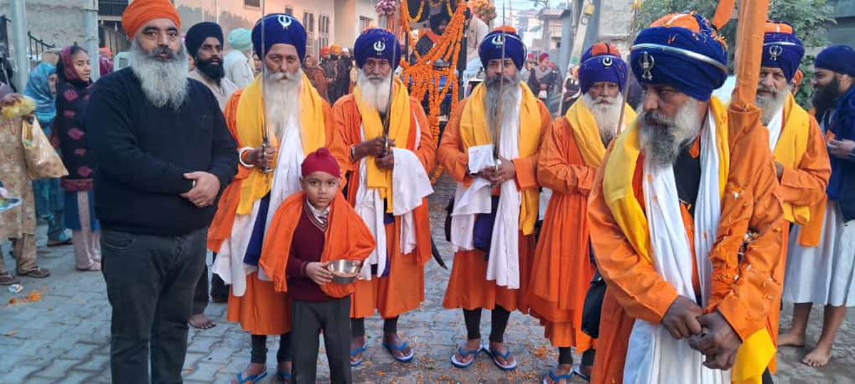 ਗੁਰੂ ਨਾਨਕ ਦੇਵ ਜੀ ਦੇ ਪ੍ਰਕਾਸ਼ ਪੁਰਬ ਸੰਬੰਧੀ ਨਗਰ ਕੀਰਤਨ ਸਜਾਇਆ